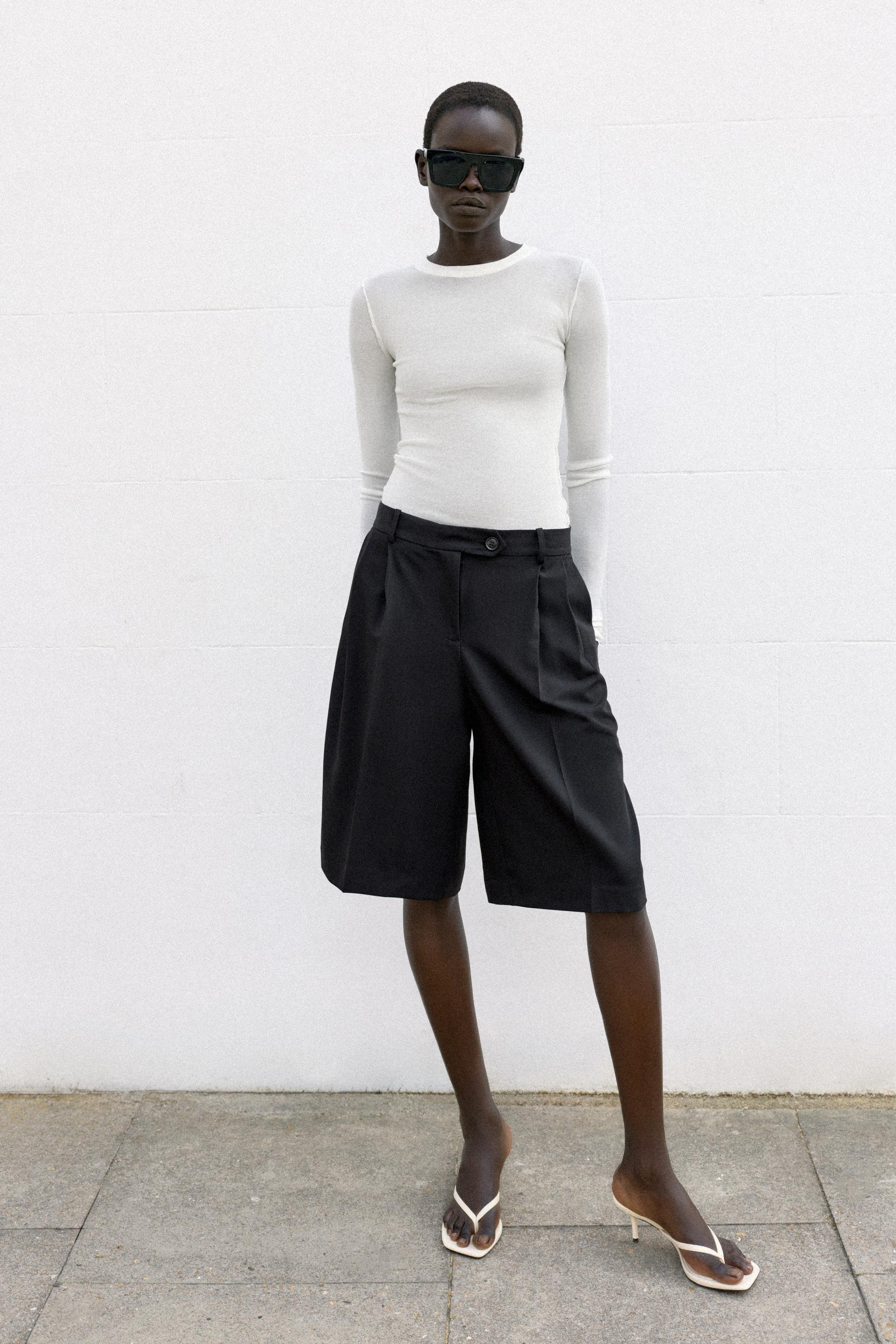 LONG PLEATED BERMUDA SHORTS
